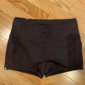Gently used Oiselle O-mazing mini stride shorts.